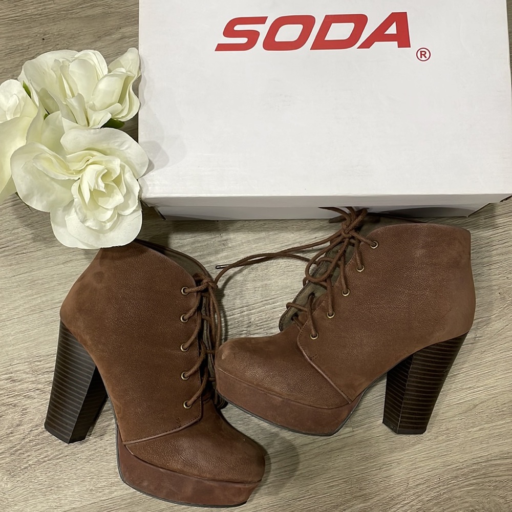 Soda Agenda Lace Up Brown Platform Bootie- Size 6